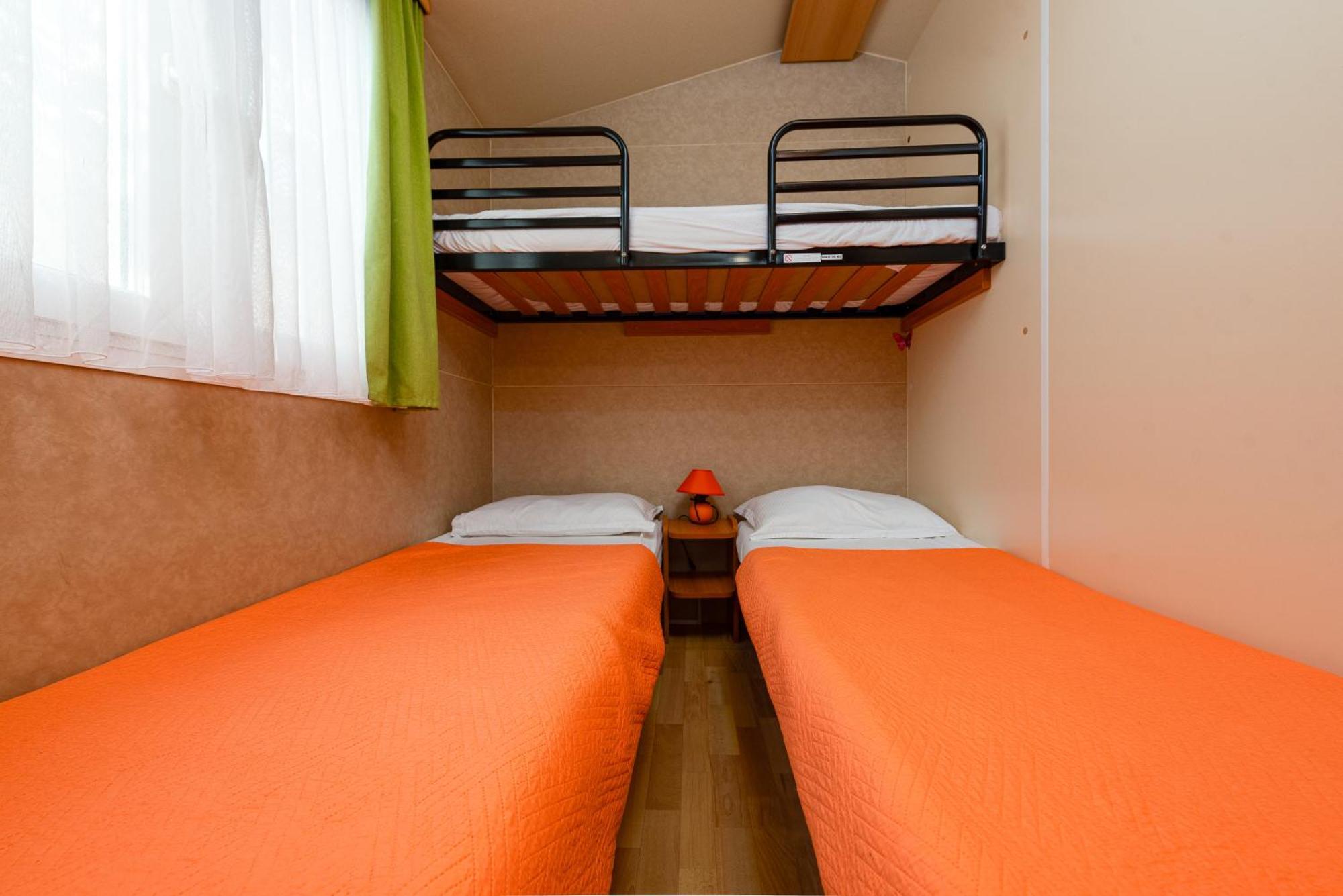 Camp Mrkva Mobile Homes With Pool Sukošan 外观 照片